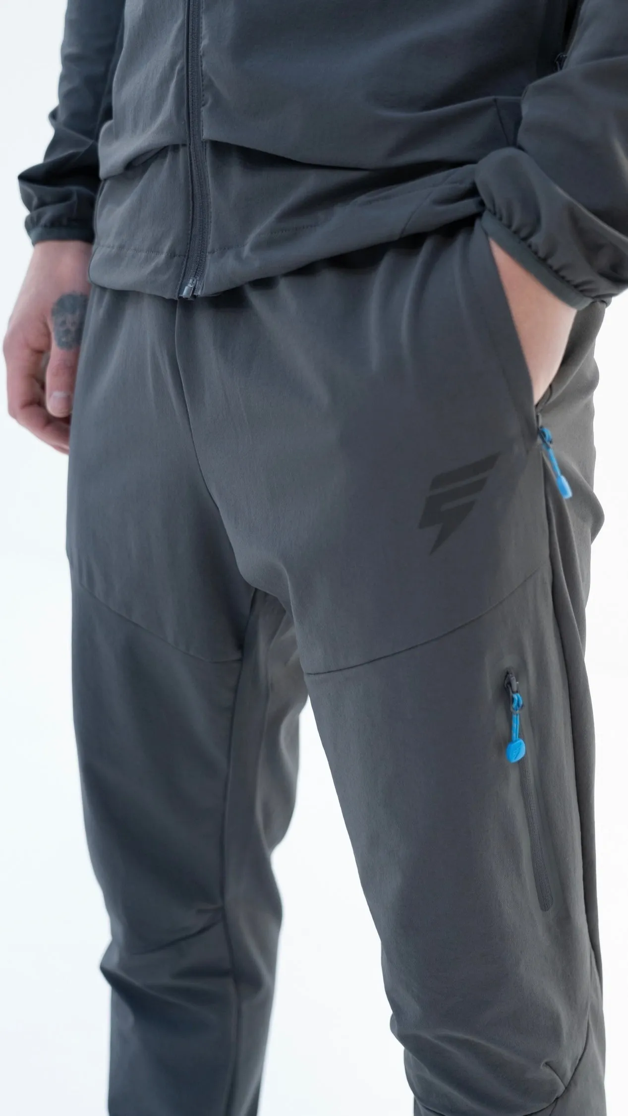 ELUDE Ghost Tracksuit - Coal/Blue
