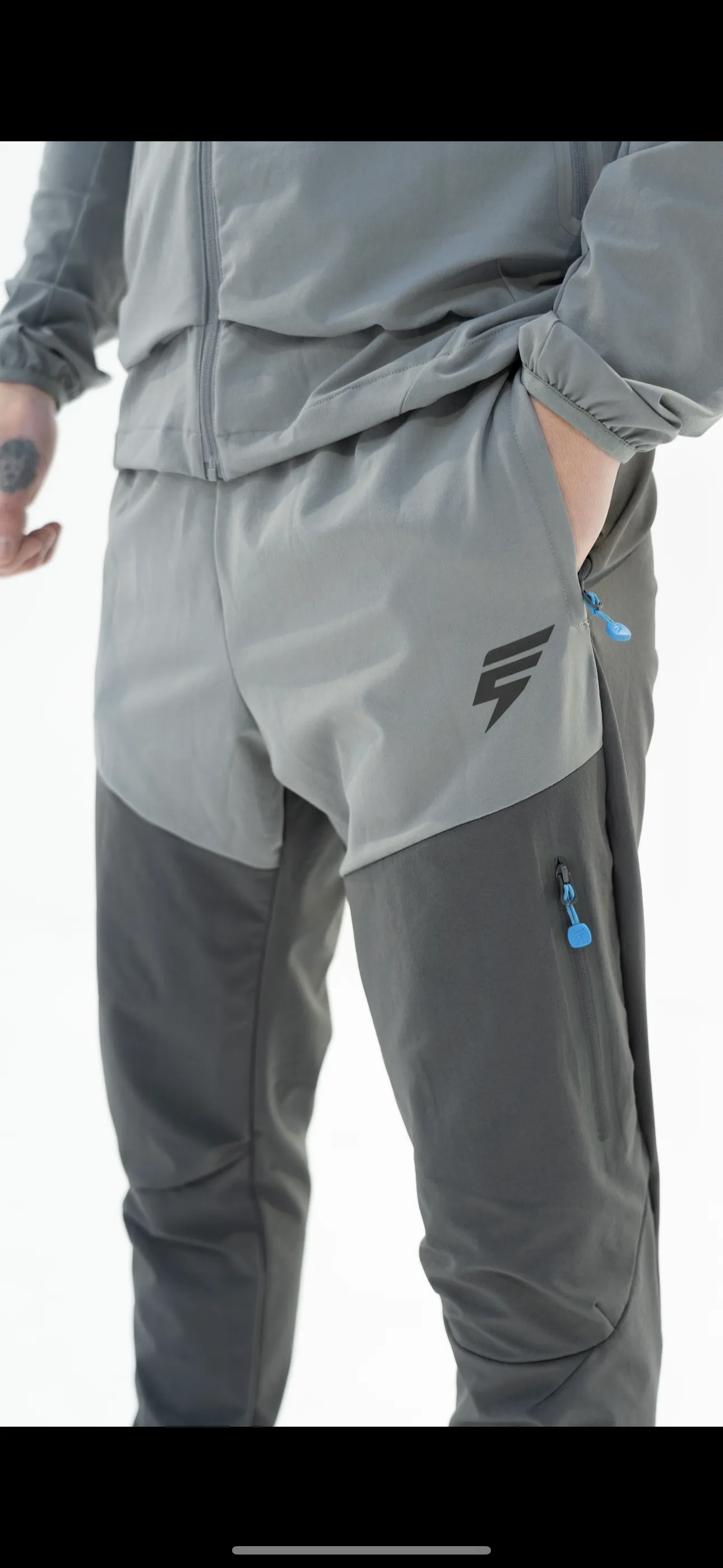 ELUDE Ghost Tracksuit - Light Grey/Coal/Blue