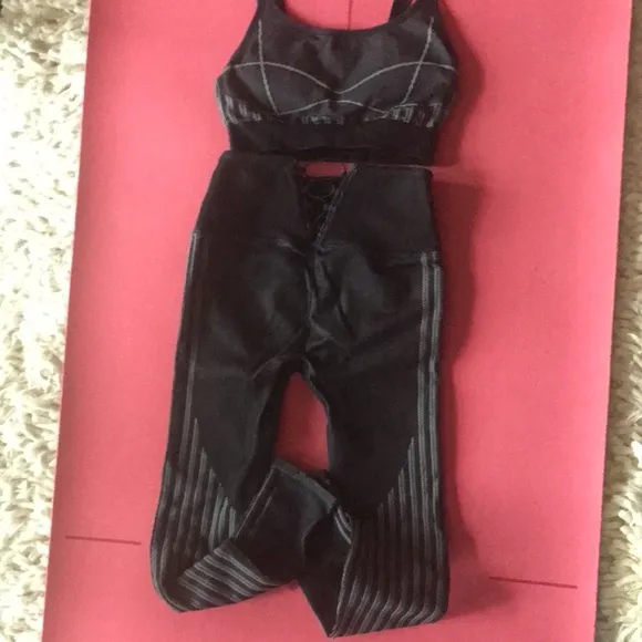 Fabletics 2pc SET! Bra leggings EUC  Kelly Rowland for Fabletics  Sz XS