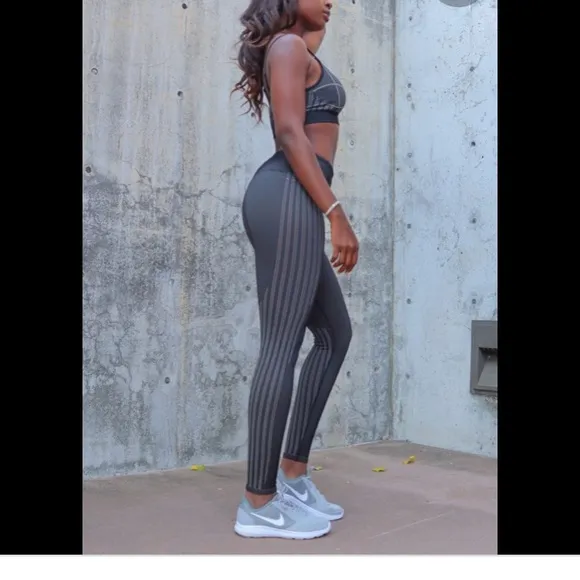 Fabletics 2pc SET! Bra leggings EUC  Kelly Rowland for Fabletics  Sz XS