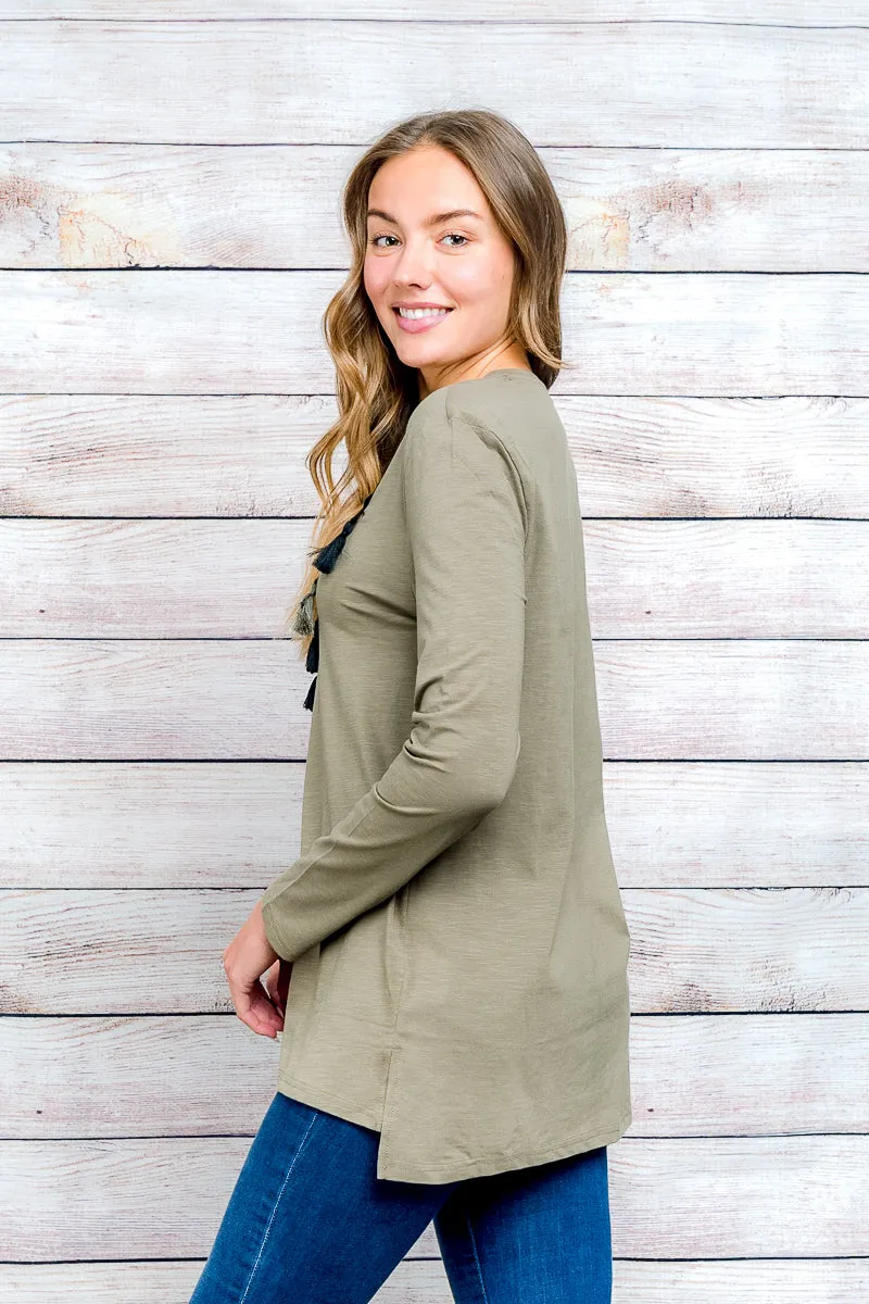 Long Sleeve Crew Neck Tunic Top with Contrast Tassel Bib Decor (LT23692)