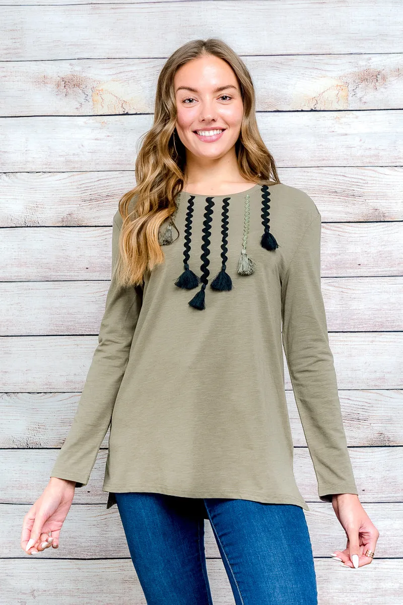 Long Sleeve Crew Neck Tunic Top with Contrast Tassel Bib Decor (LT23692)
