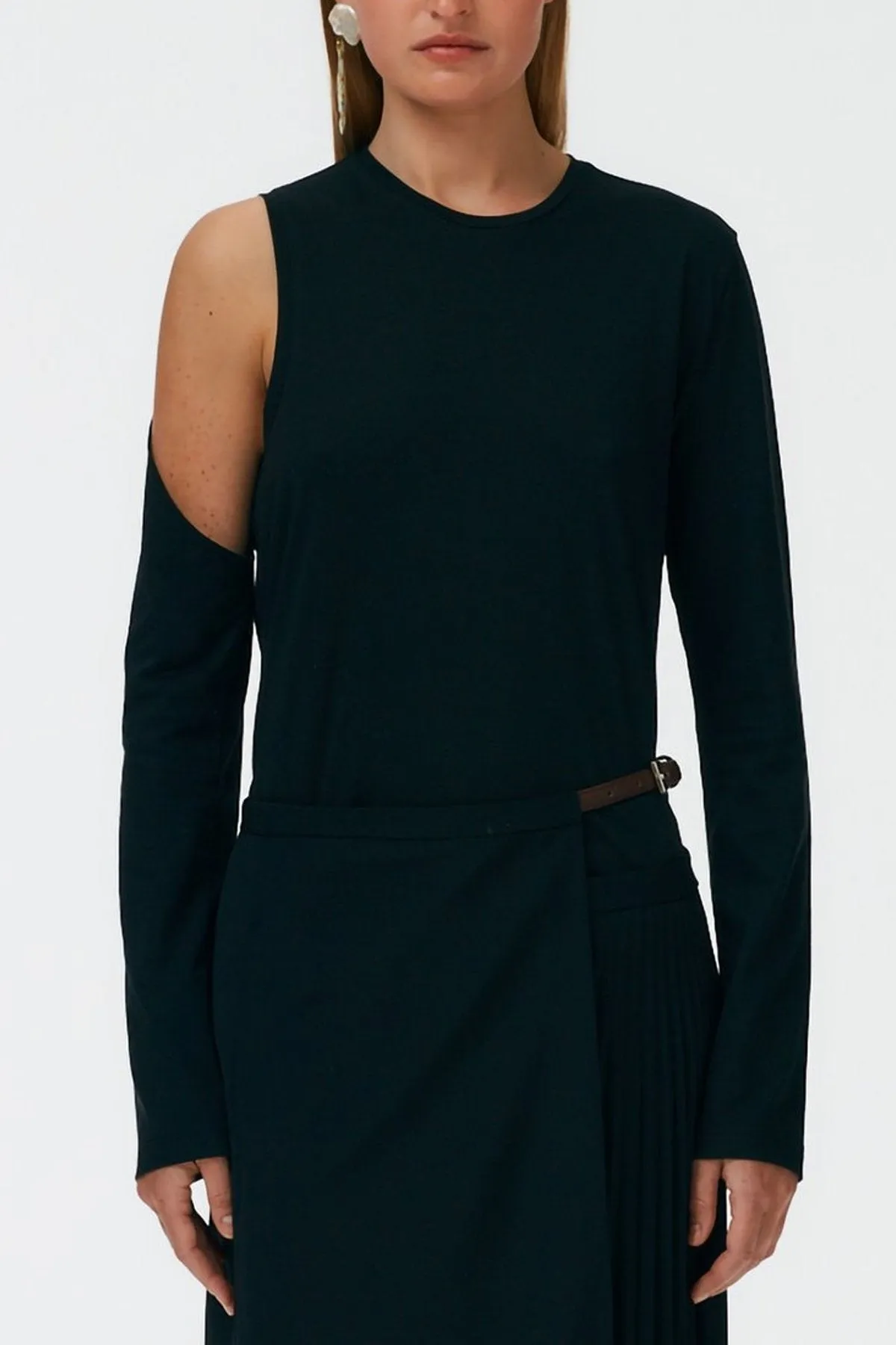 Long Sleeve Cutout T-Shirt in Black
