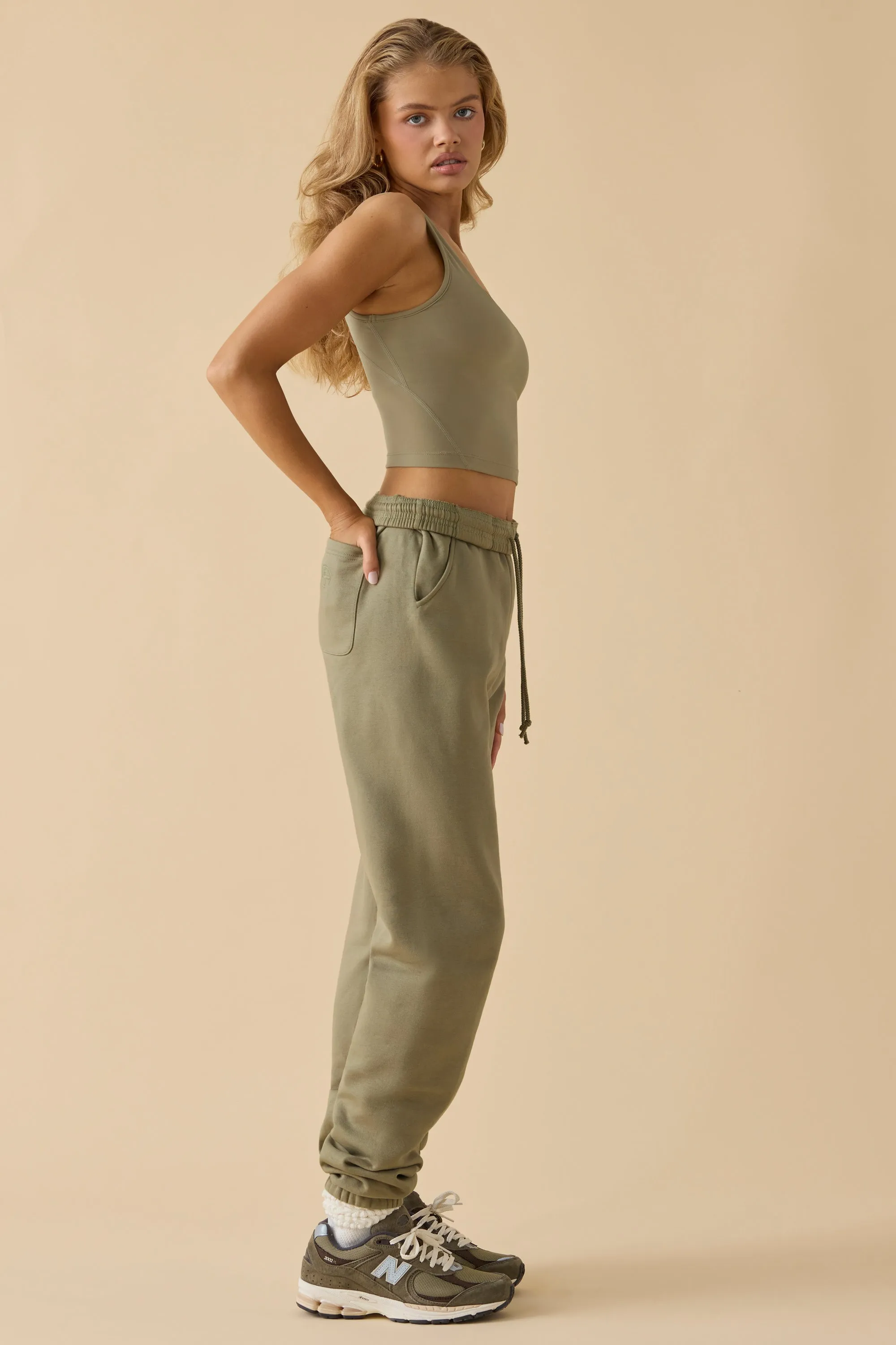 Mid-Rise Joggers in Soft Olive